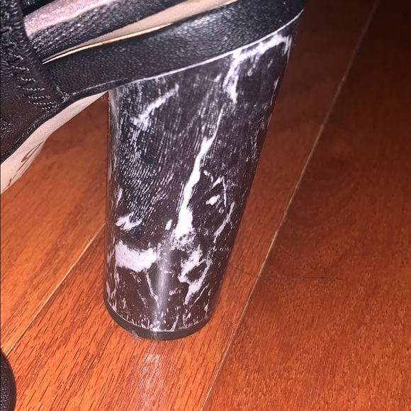 marble black and white open toe heel - Picture 2 of 3